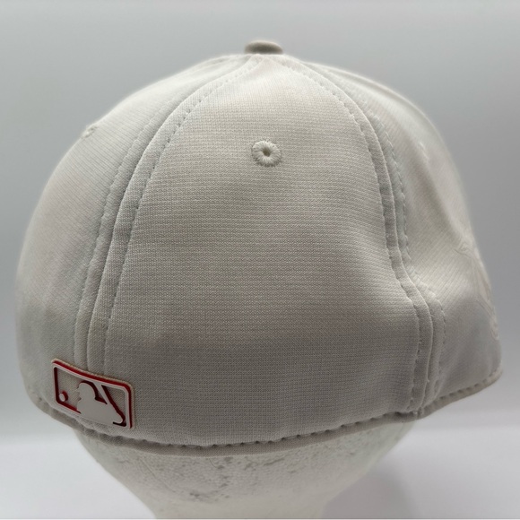 Cincinnati Reds MLB NL New Era White 59fifty 7 1/4 Genuine MerchandiseFitted Hat - Picture 8 of 15